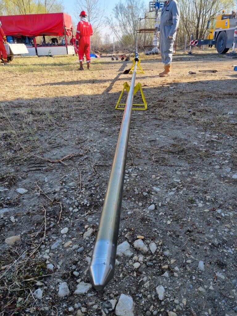 PNNplus UHT Saturation Tool for borehole logging in ultra-high temperature environments up to 200°C (400°F).